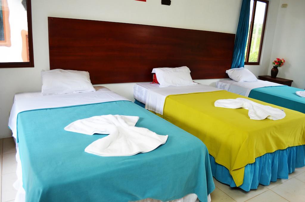 Piedras Blancas Lodge Puerto Ayora  Phòng bức ảnh