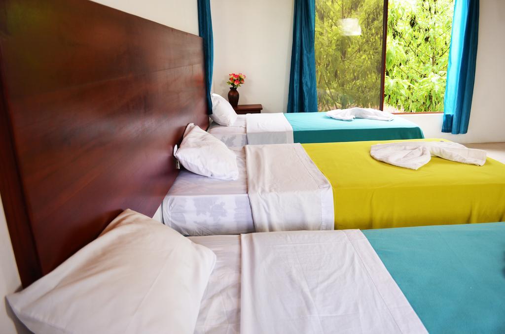 Piedras Blancas Lodge Puerto Ayora  Phòng bức ảnh