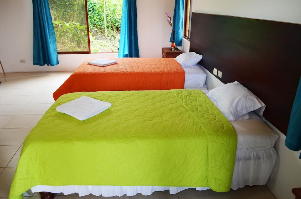 Piedras Blancas Lodge Puerto Ayora  Phòng bức ảnh