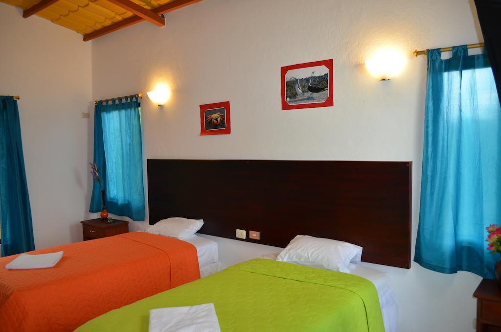 Piedras Blancas Lodge Puerto Ayora  Phòng bức ảnh