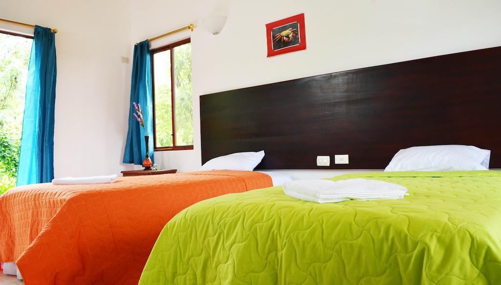 Piedras Blancas Lodge Puerto Ayora  Phòng bức ảnh